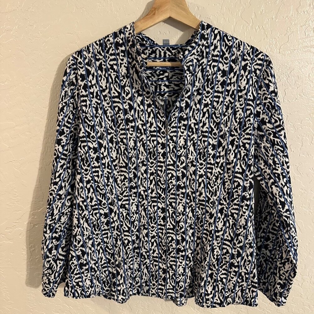 Y Foxcroft Wrinkle Free Black & White Animal Print Zip Up 100% Cotton Blouse